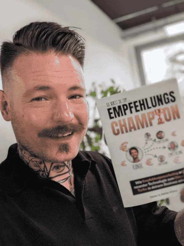 Stephan Heider mit dem Buch Empfehlungschampion